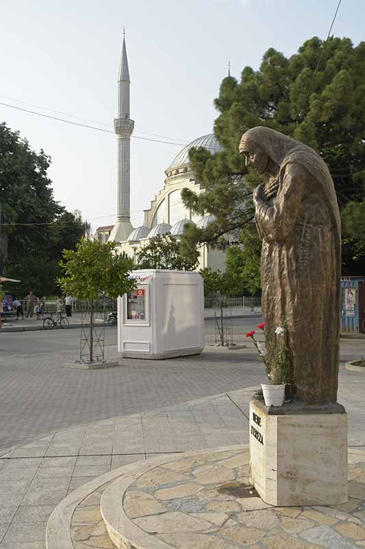 Mother Teresa statue