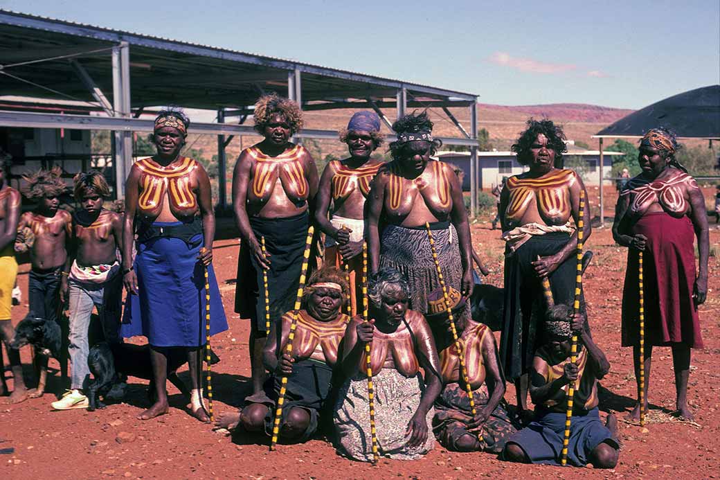 Pintubi women