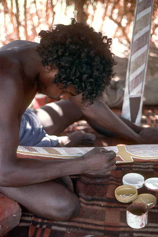 Painting a didjeridu