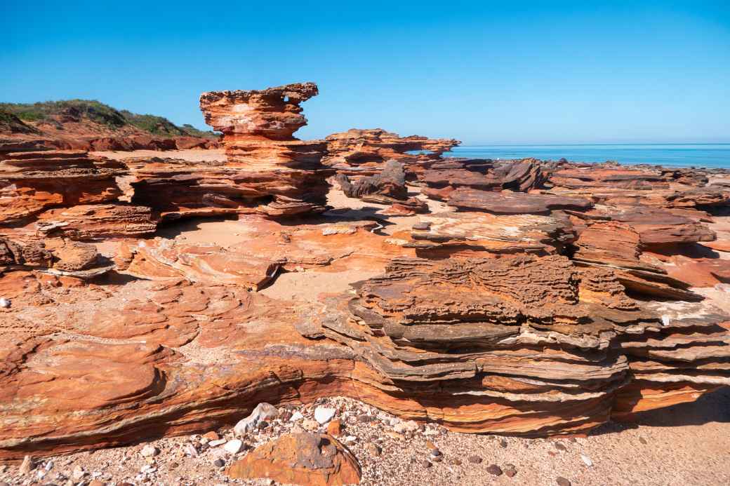 Rock formations, Riddell Beach