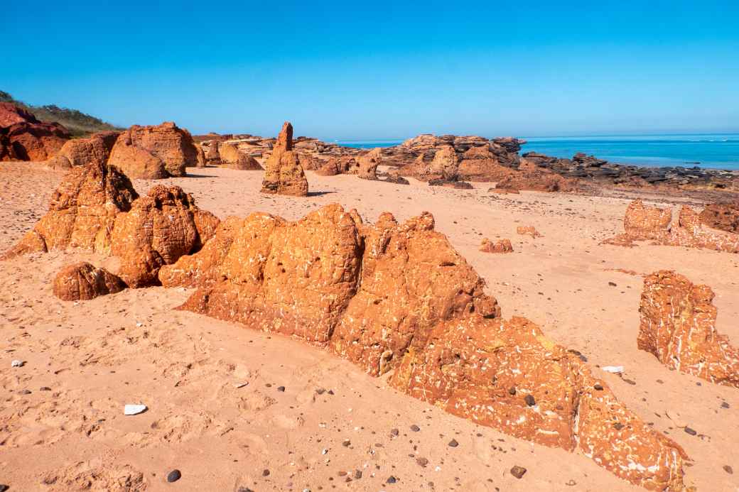 Rock formations, Riddell Beach