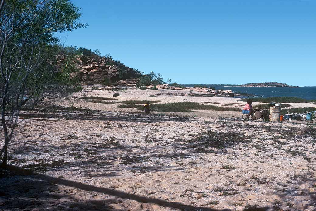 Yanyuwa people camping