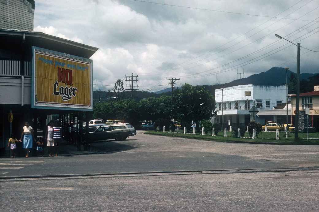 Front Street, Mossman