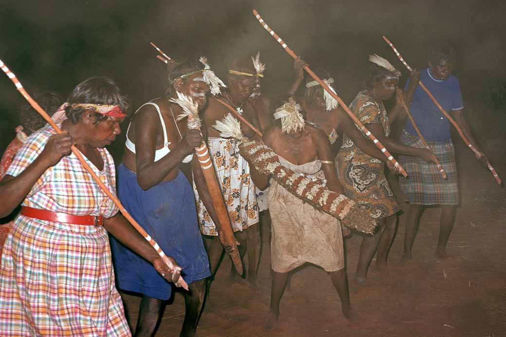 Women dance with “mangaya”