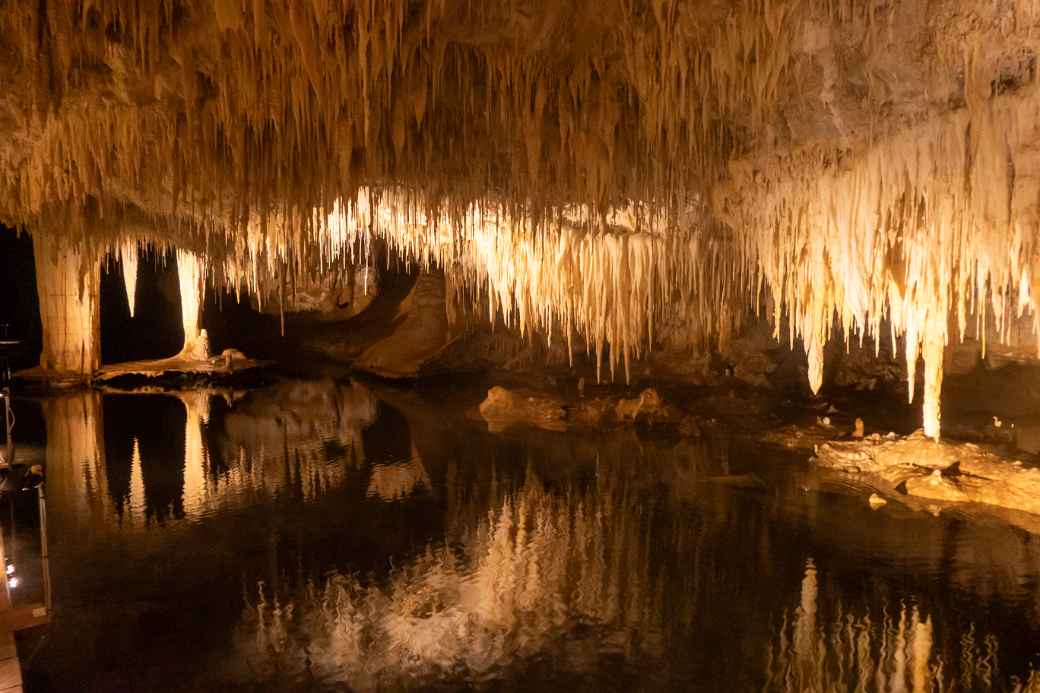 Underground lake, Lake Cave