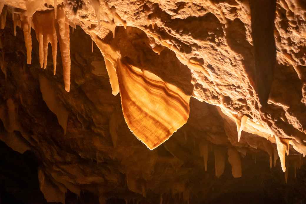 Shawls, Ngilgi Cave
