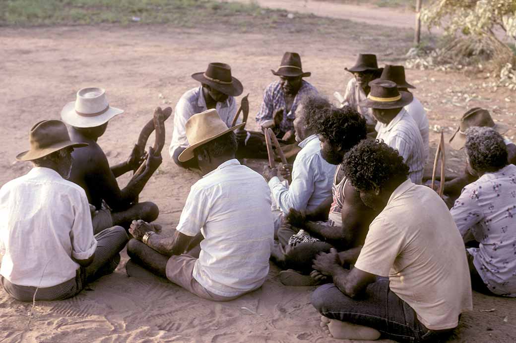 Yanyuwa men singing