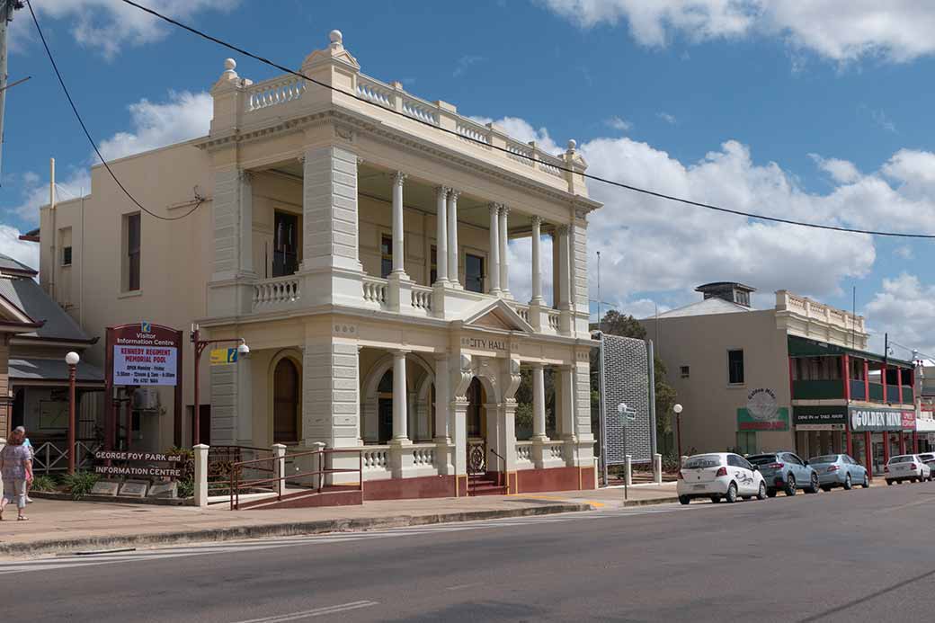 City Hall, Charters Towers