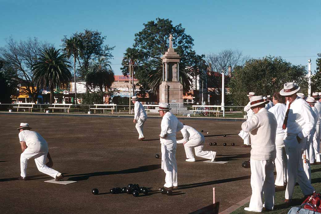 Lawn bowling, Warwick