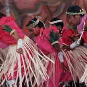 Zeuben Erkep dancers