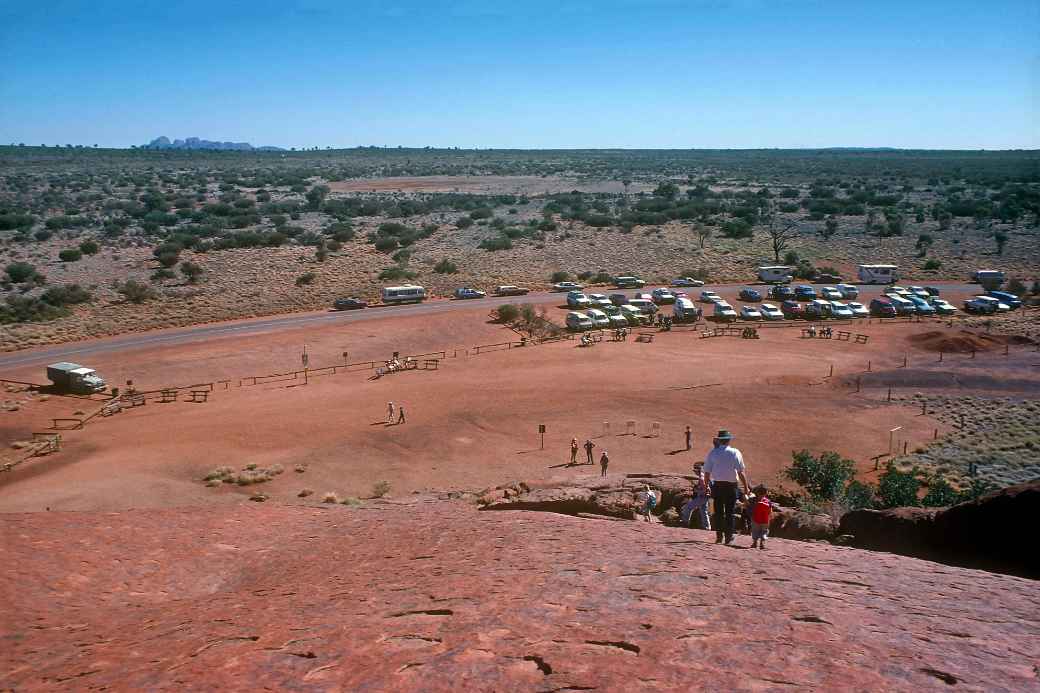 View from the trail, Ulu<u>r</u>u