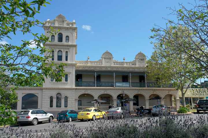 Yarra Glen Grand Hotel