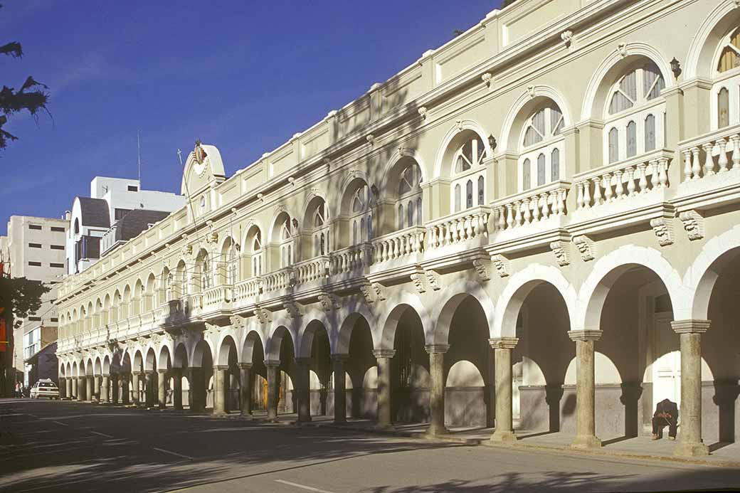 Along Plaza 10 de Febrero