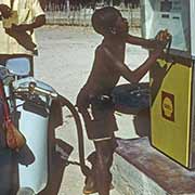 Getting petrol, Nata