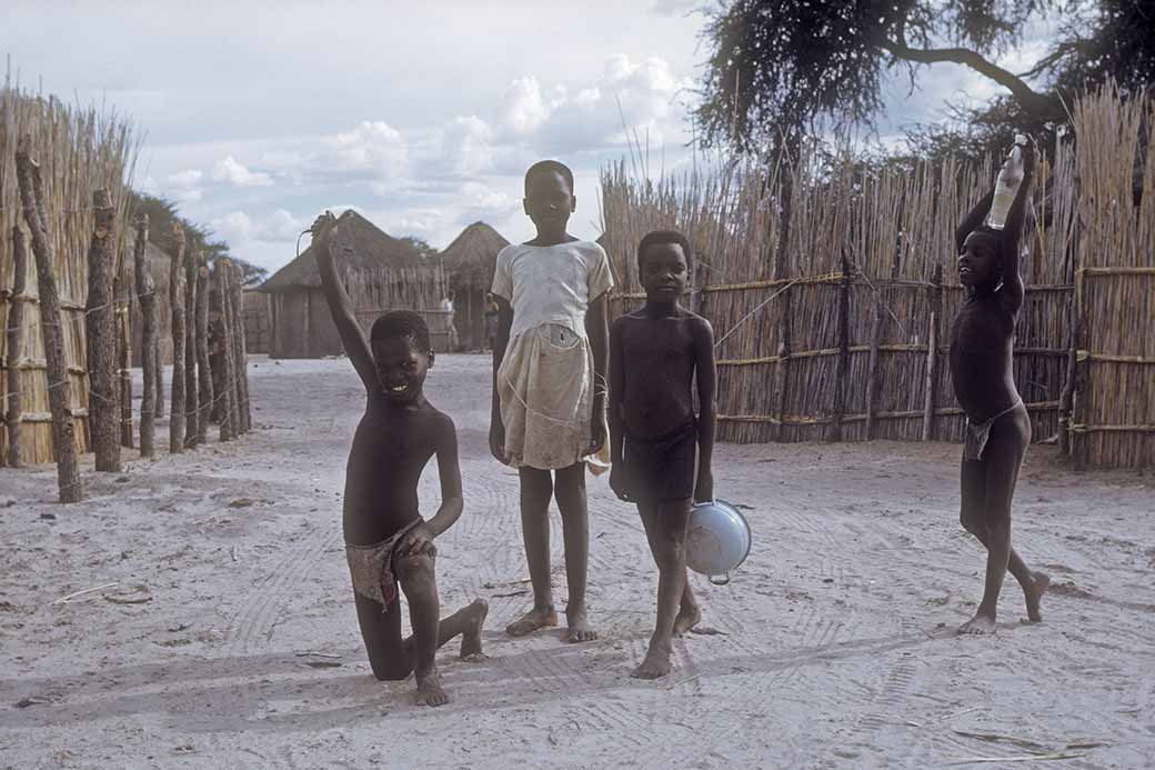 Children, Maun