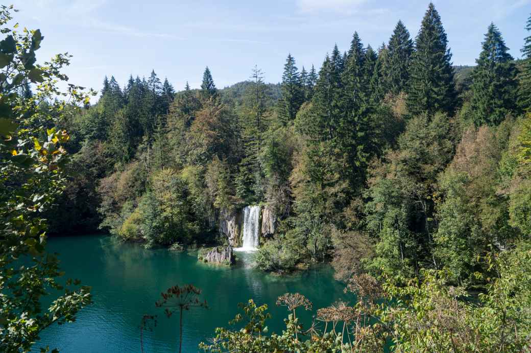 Waterfall on Jezero Okrugljak