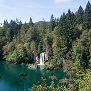 Waterfall on Jezero Okrugljak