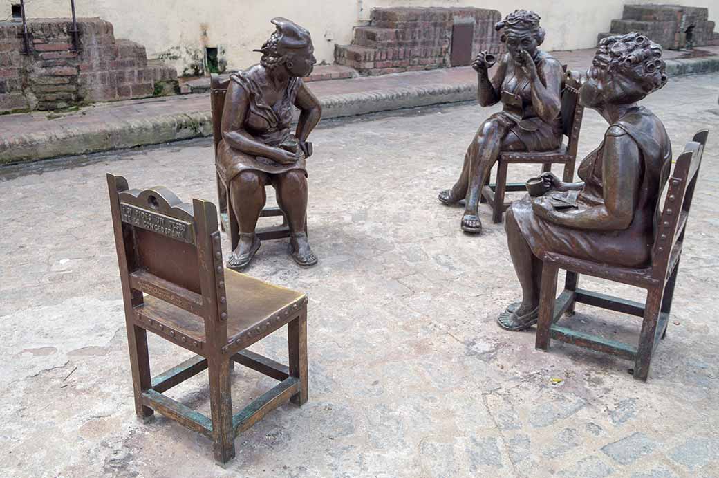 Statues, Plaza del Carmen, Camagüey