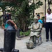 Living statue performer