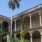 In Palacio de los Capitanes Generales