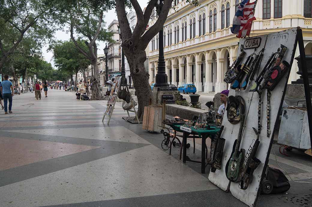 Art objects for sale, Paseo de Martí