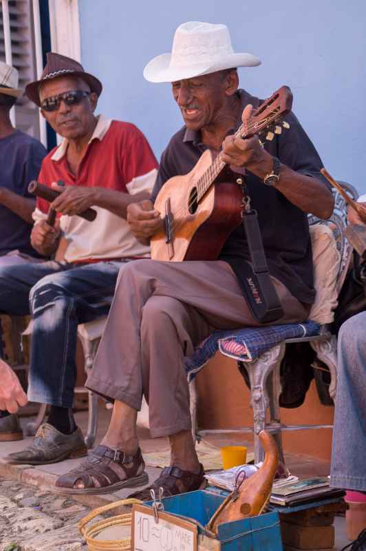 'Los Pinos' music group, Trinidad