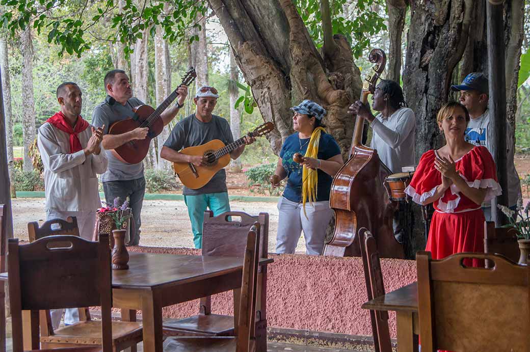 Cuban musical group, Finca El Oasis