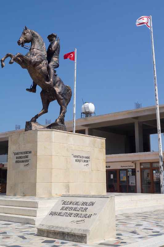 Statue, Dipkarpaz (Rizokarpaso)