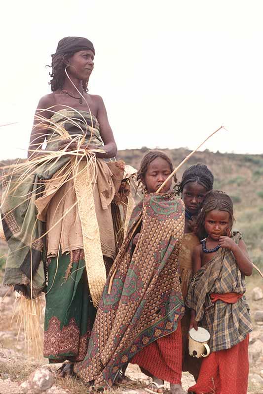 Afar mother and daughters