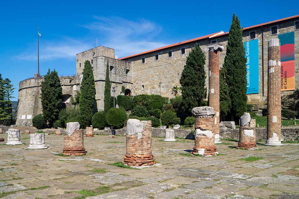 Basilica Forense Romana, Castello di San Giusto