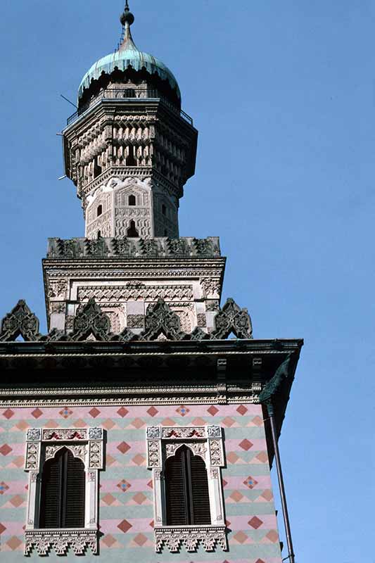 Minaret, Via Crespi