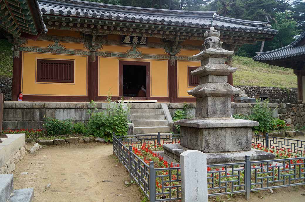 Geukrakjeon and pagoda