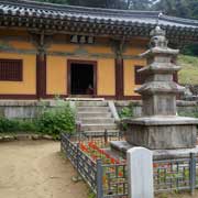 Geukrakjeon and pagoda