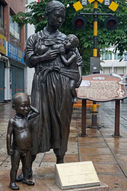 Single Mothers statue