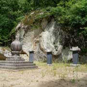 Steles and monuments