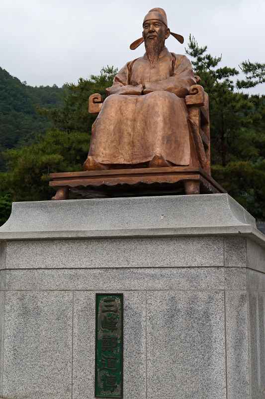 Jeong Do-Jeon statue