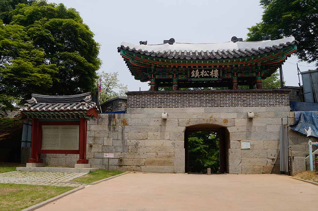 Fortress gate
