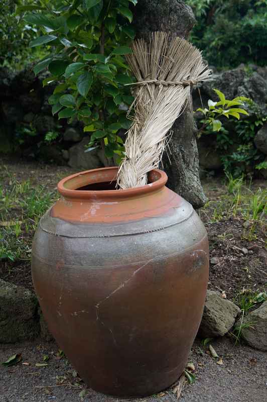 “Chomhang” jar