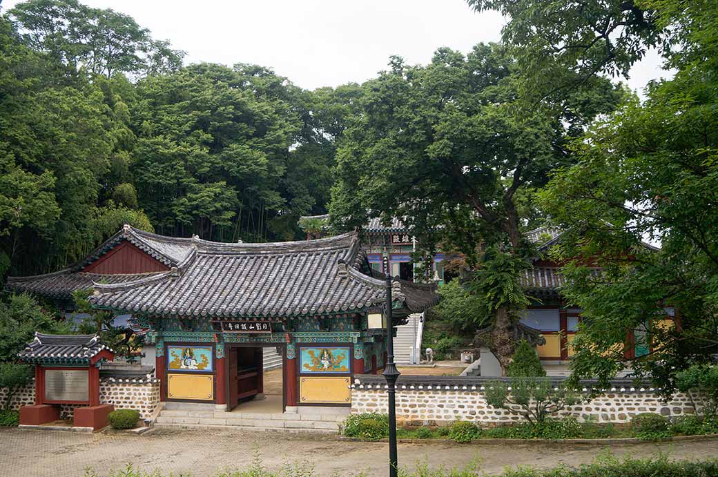 Gate to Hoguksa