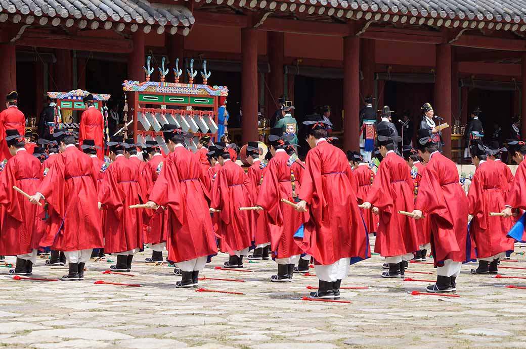 Ilmu dances