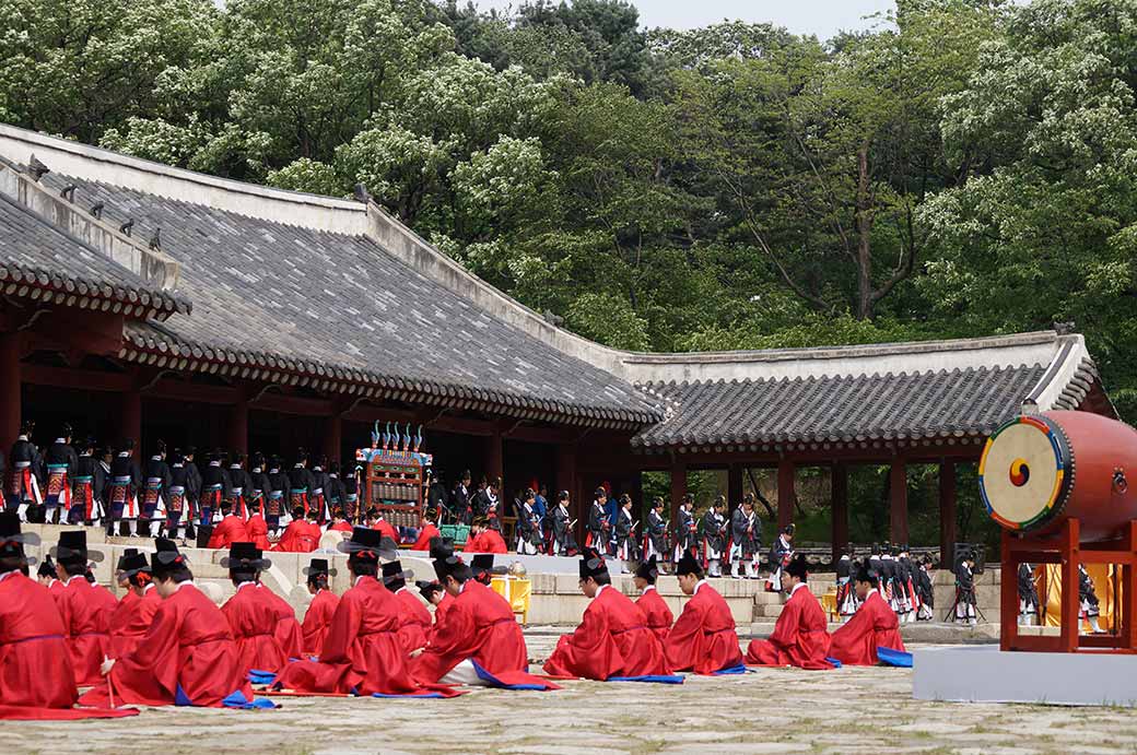 Leaving the Yeongnyeongjeon