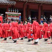 Ilmu dances