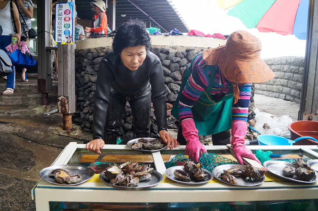 Haenyeo selling seafood
