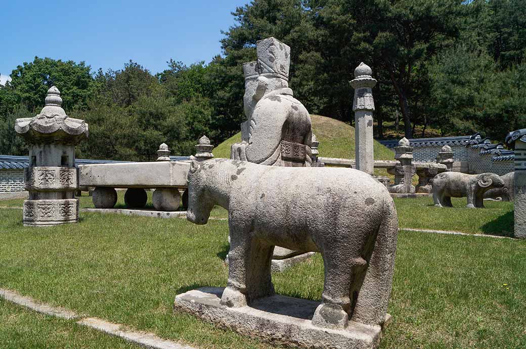 Guard sculptures