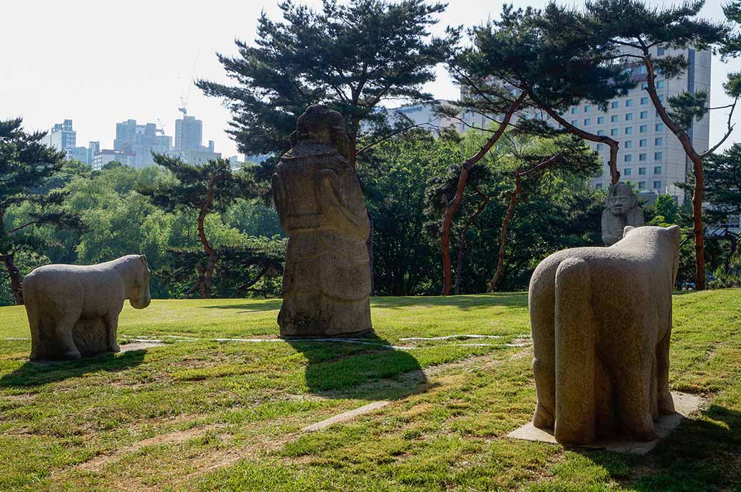 Statues, Samreung Gongwon