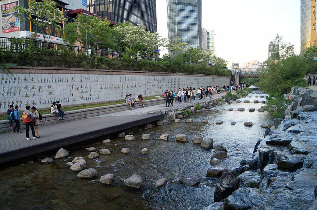 Cheonggyecheon stream