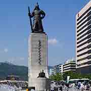 Yi Sun-sin's statue