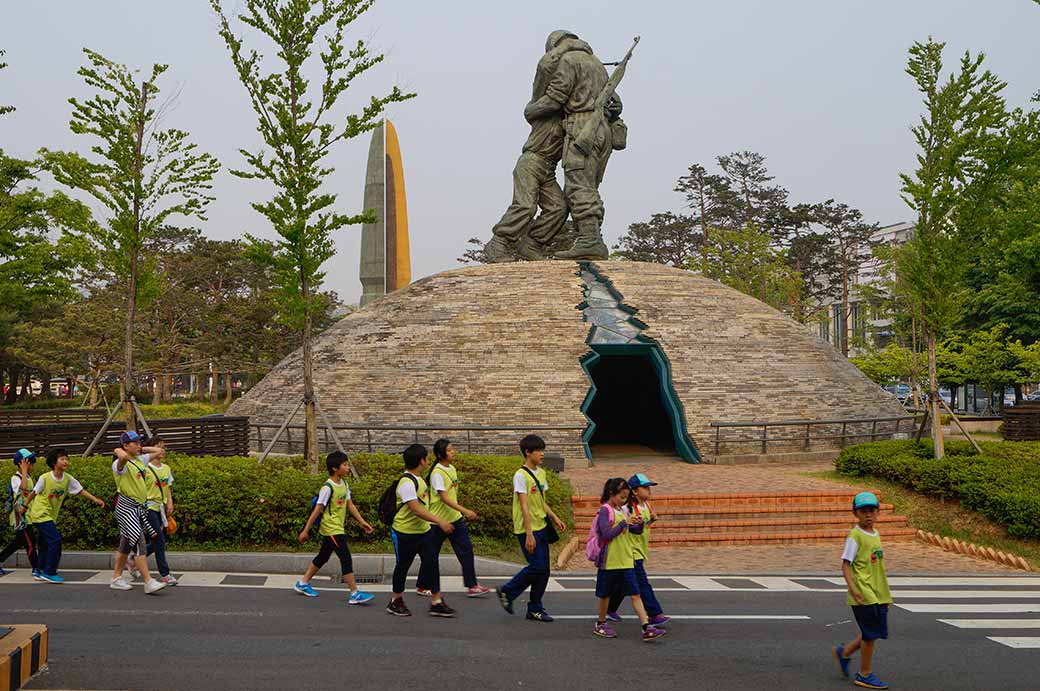 Statue of Brothers