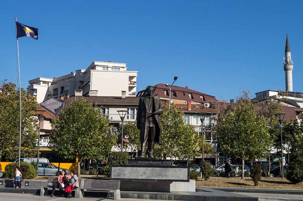 Ibrahim Rugova statue