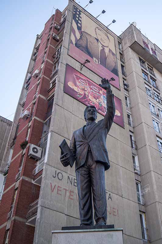 Bill Clinton statue
